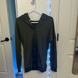 Army green hoodie 3/4 pullover with pockets
Gently used
Great condition!